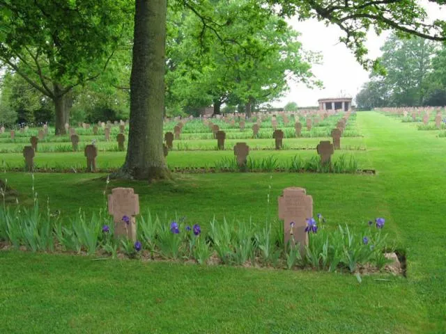 Image qui illustre: Cimetière Militaire Allemand