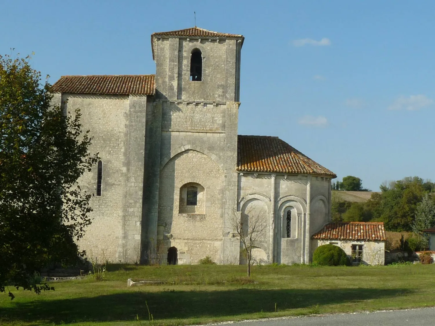 Image qui illustre: Église Saint-Hilaire de Péreuil à Val des Vignes - 0
