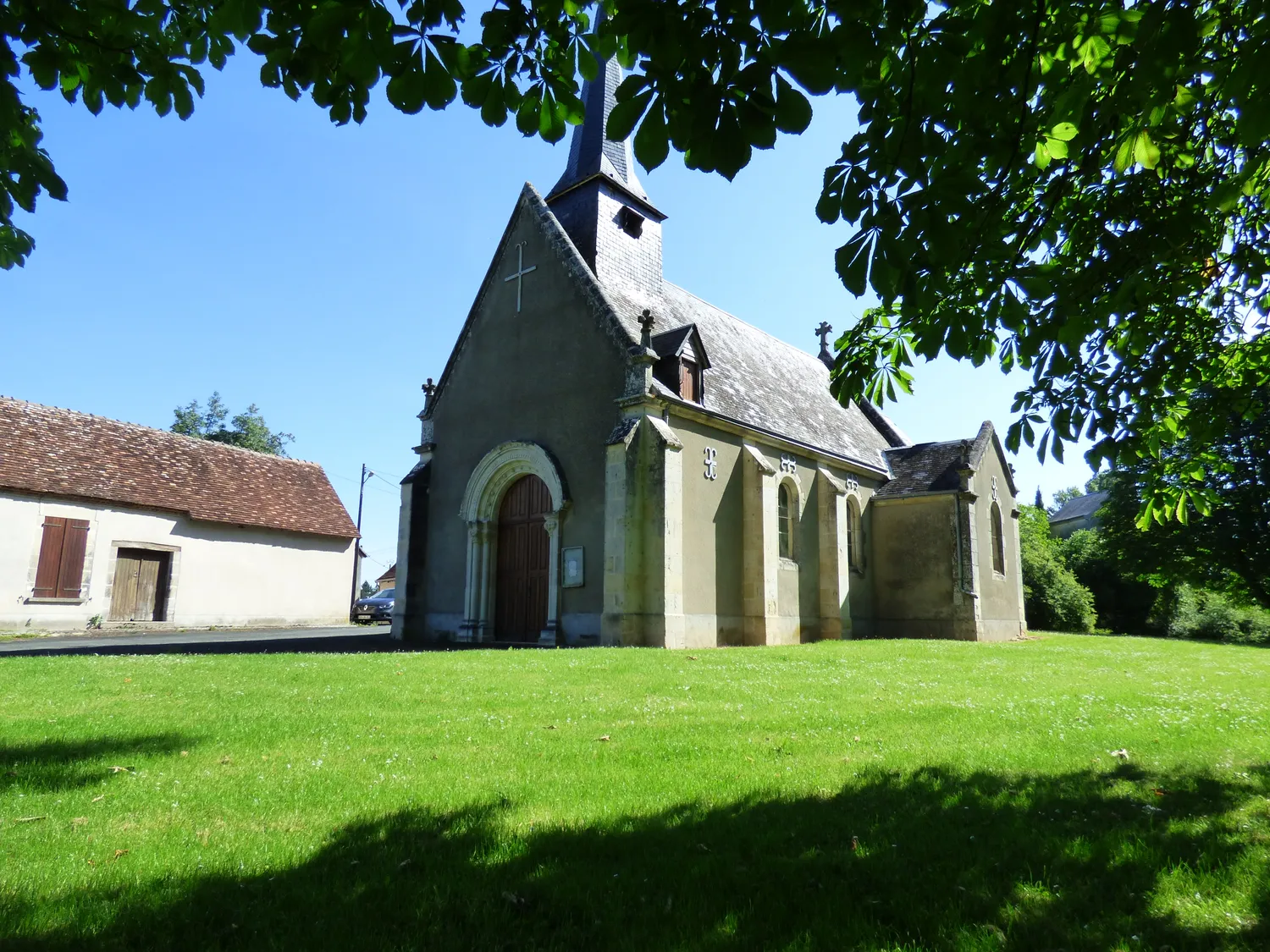 Image qui illustre: Eglise Saint-pierre Et Saint-paul à Luçay-le-Libre - 1