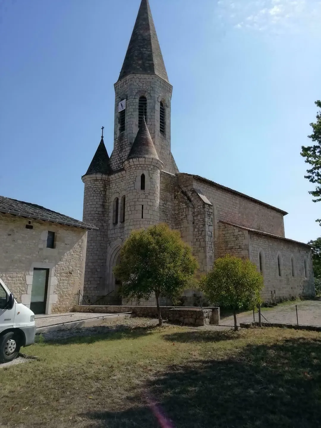 Image qui illustre: Découvrez cette charmante église rénovée du XIVe siècle à Cestayrols - 0