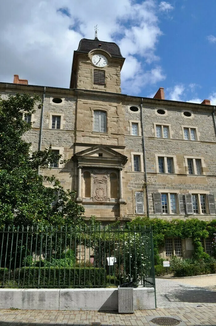 Image qui illustre: Lycée Gabriel Faure - Visites guidées des parties historique et des extérieurs à Tournon-sur-Rhône - 0