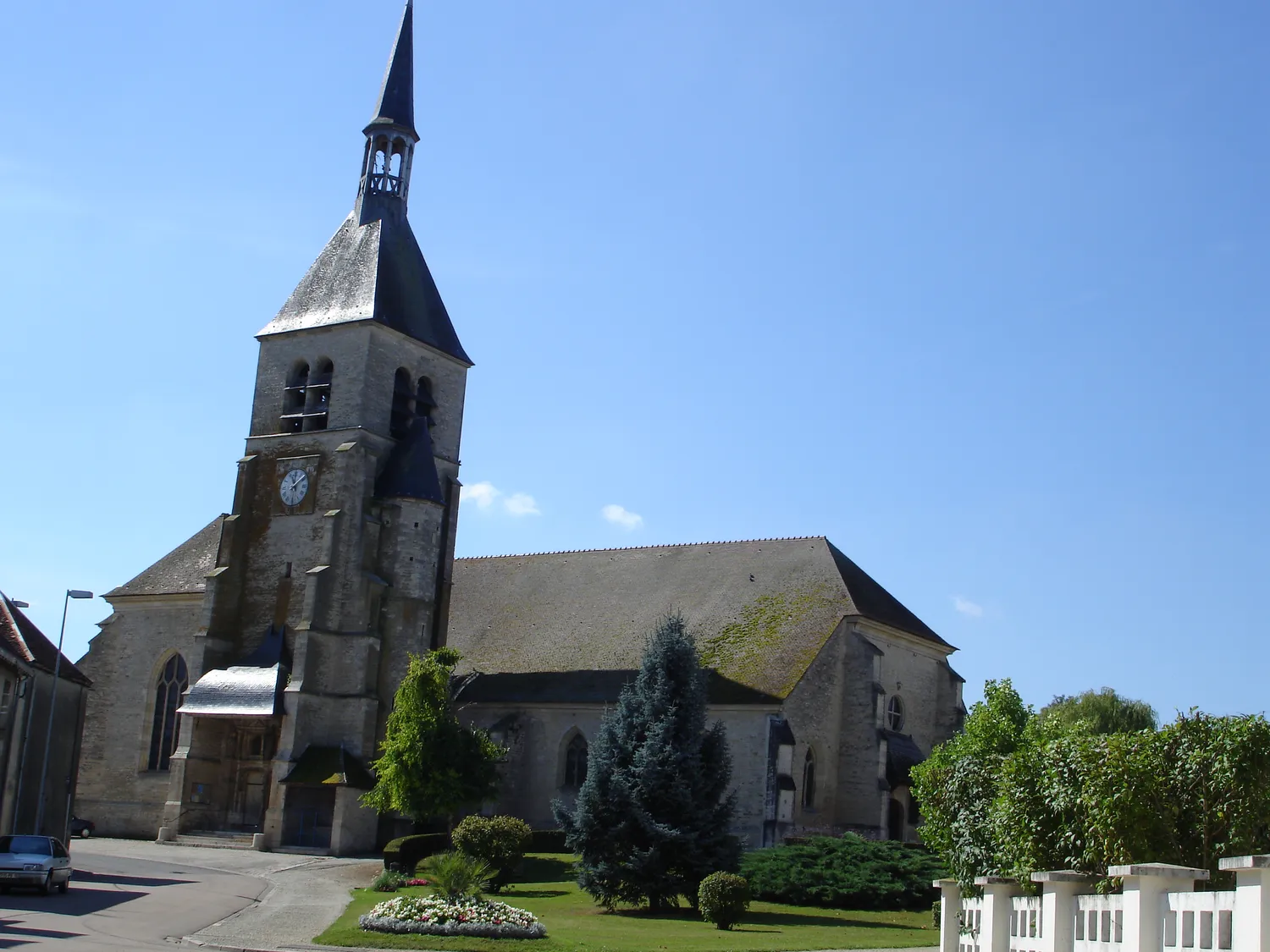 Image qui illustre: Eglise Saint-Pierre de Vendeuvre-sur-Barse à Vendeuvre-sur-Barse - 0
