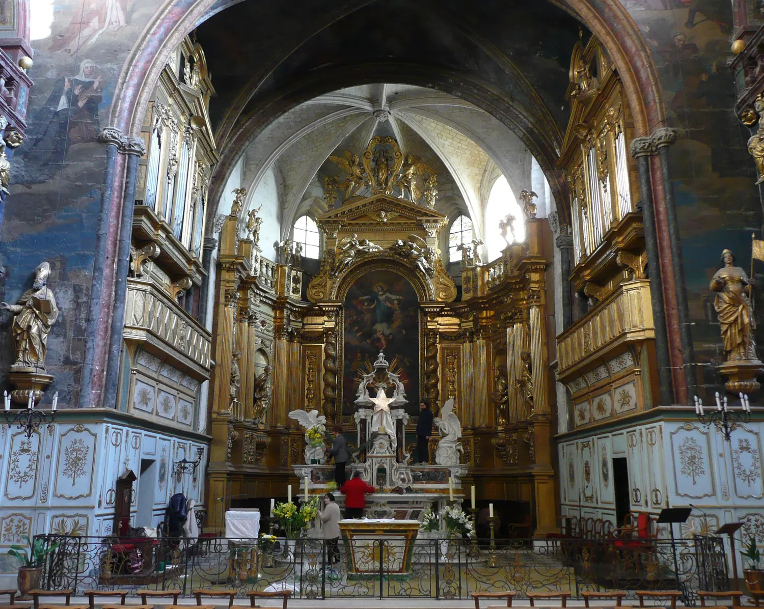 Image qui illustre: Collégiale Notre-Dame-des-Anges à L'Isle-sur-la-Sorgue - 0
