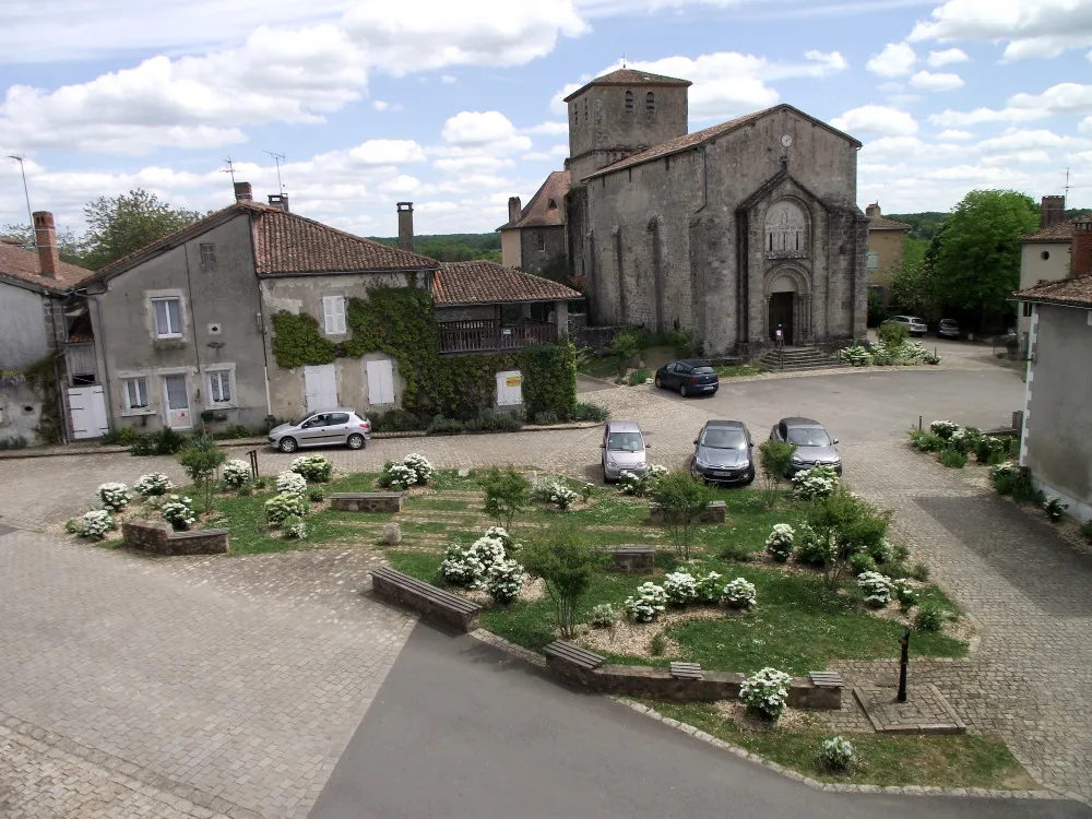 Image qui illustre: Visite libre de l'église Saint-Martial à Manot - 0