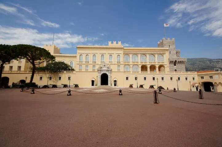 Image qui illustre: Le Palais Des Princes