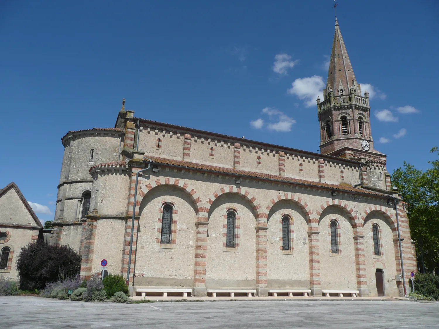 Image qui illustre: Eglise de Saint-Paul Cap de Joux à Saint-Paul-Cap-de-Joux - 0