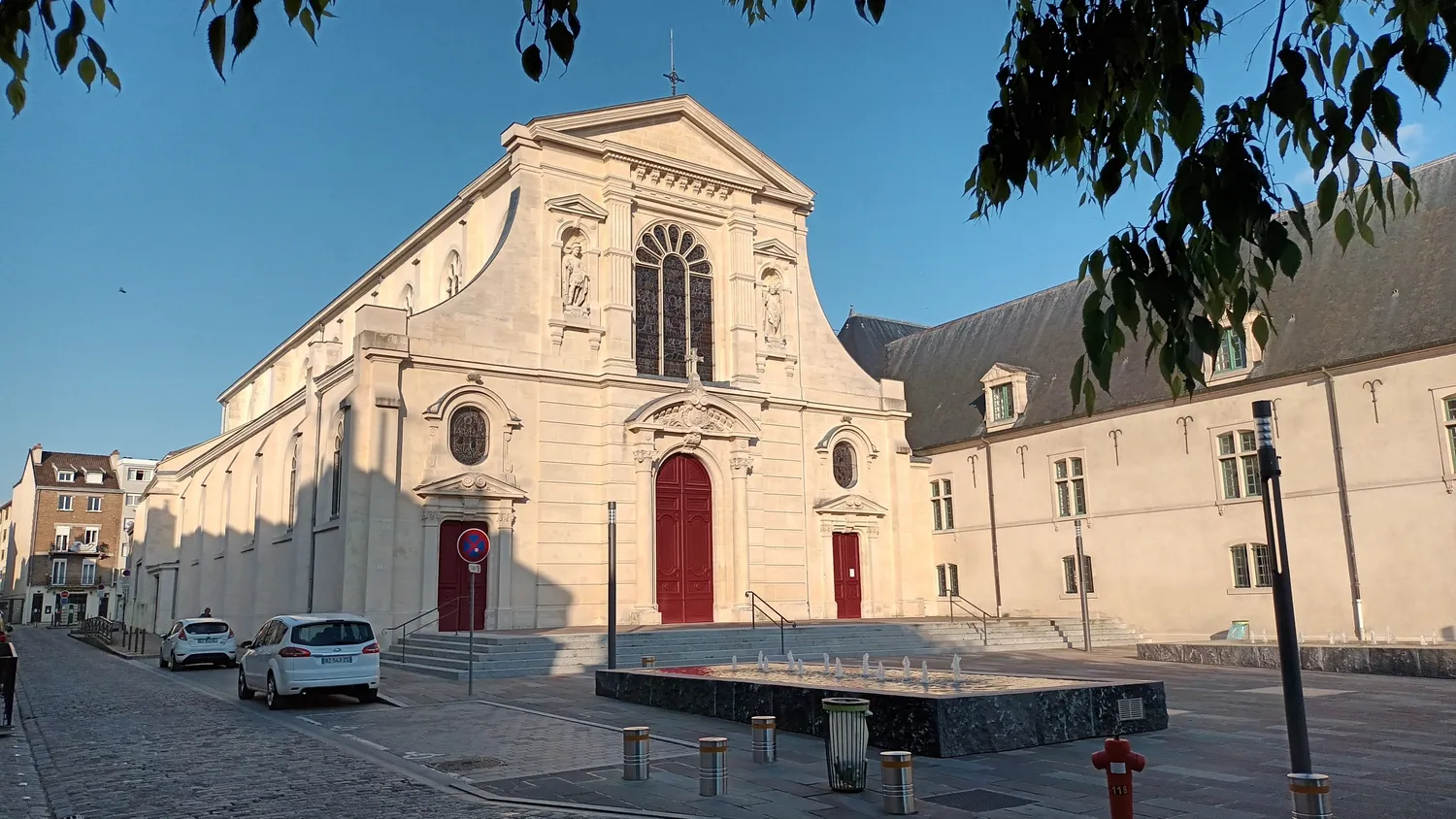 Image qui illustre: À la découverte de la grande cloche de l'église à Reims - 0