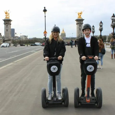 Image qui illustre: Paris : Visite guidée en Segway