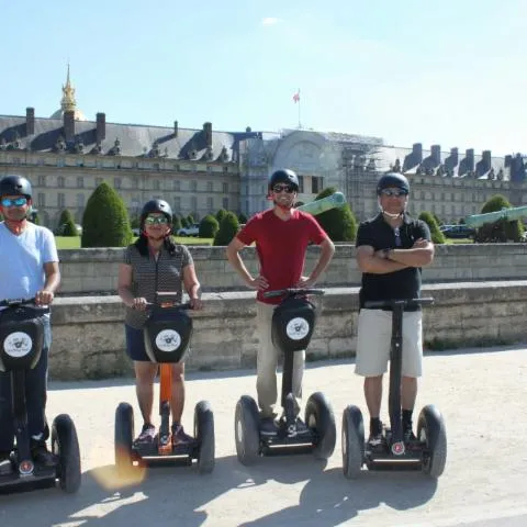 Image qui illustre: Paris : Visite guidée en Segway