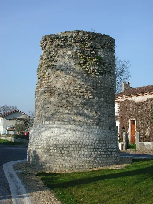 Image qui illustre: Aiguillon, De La Bastide Au Confluent Du Lot Et De La Garonne à Aiguillon - 1