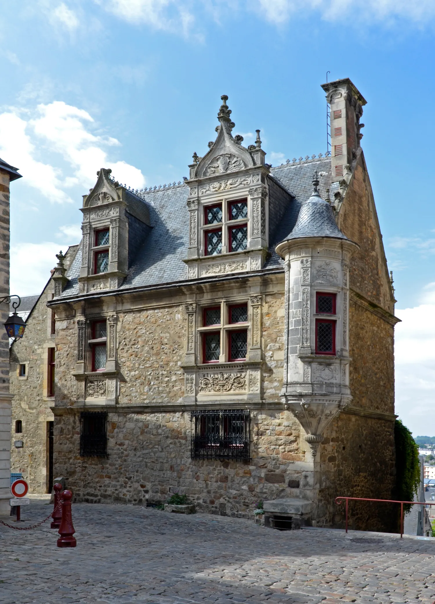 Image qui illustre: Maison de la Tourelle  à Baume-les-Dames - 0