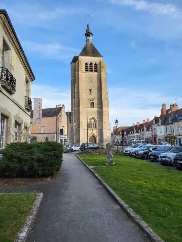 Image qui illustre: Eglise Saint-martial De Châteauneuf-sur-loire