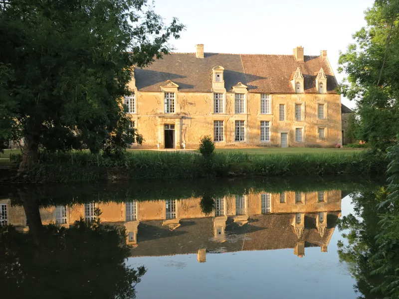 Image qui illustre: Château De Grisy à Vendeuvre - 1