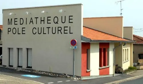 Image qui illustre: Médiathèque Pôle Culturel