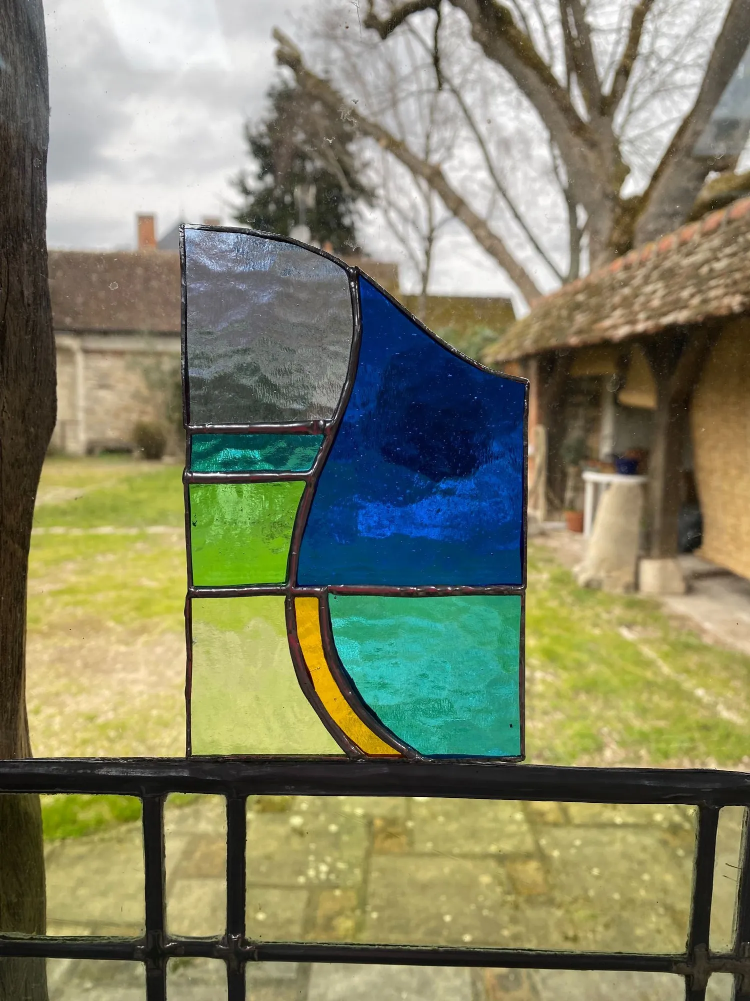 Image qui illustre: Initiez-vous à l'art du vitrail à Saint-Benoît-sur-Loire - 0