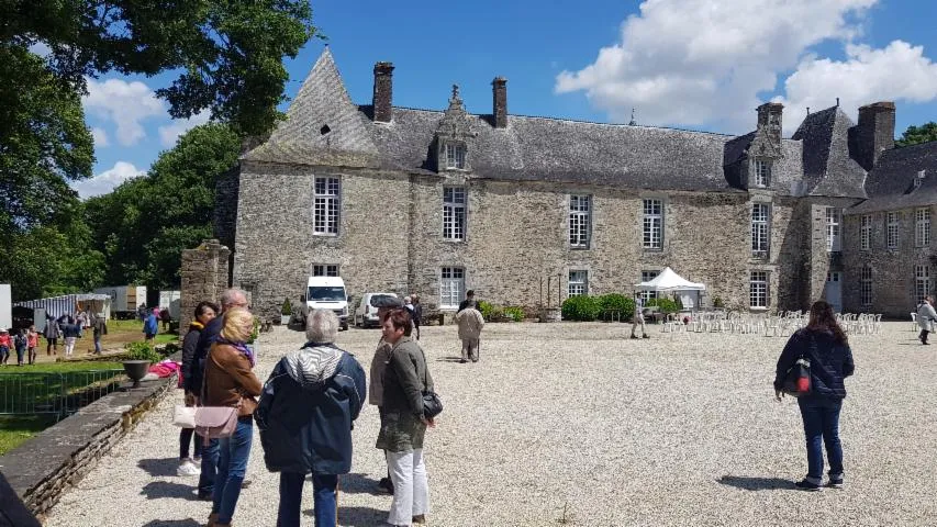 Image qui illustre: Visite commentée et promenade au Château de Callac