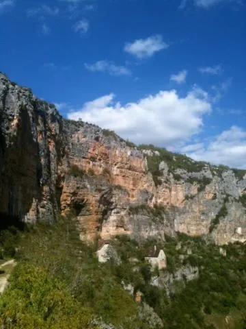 Image qui illustre: Le chemin de Pierre-Levée