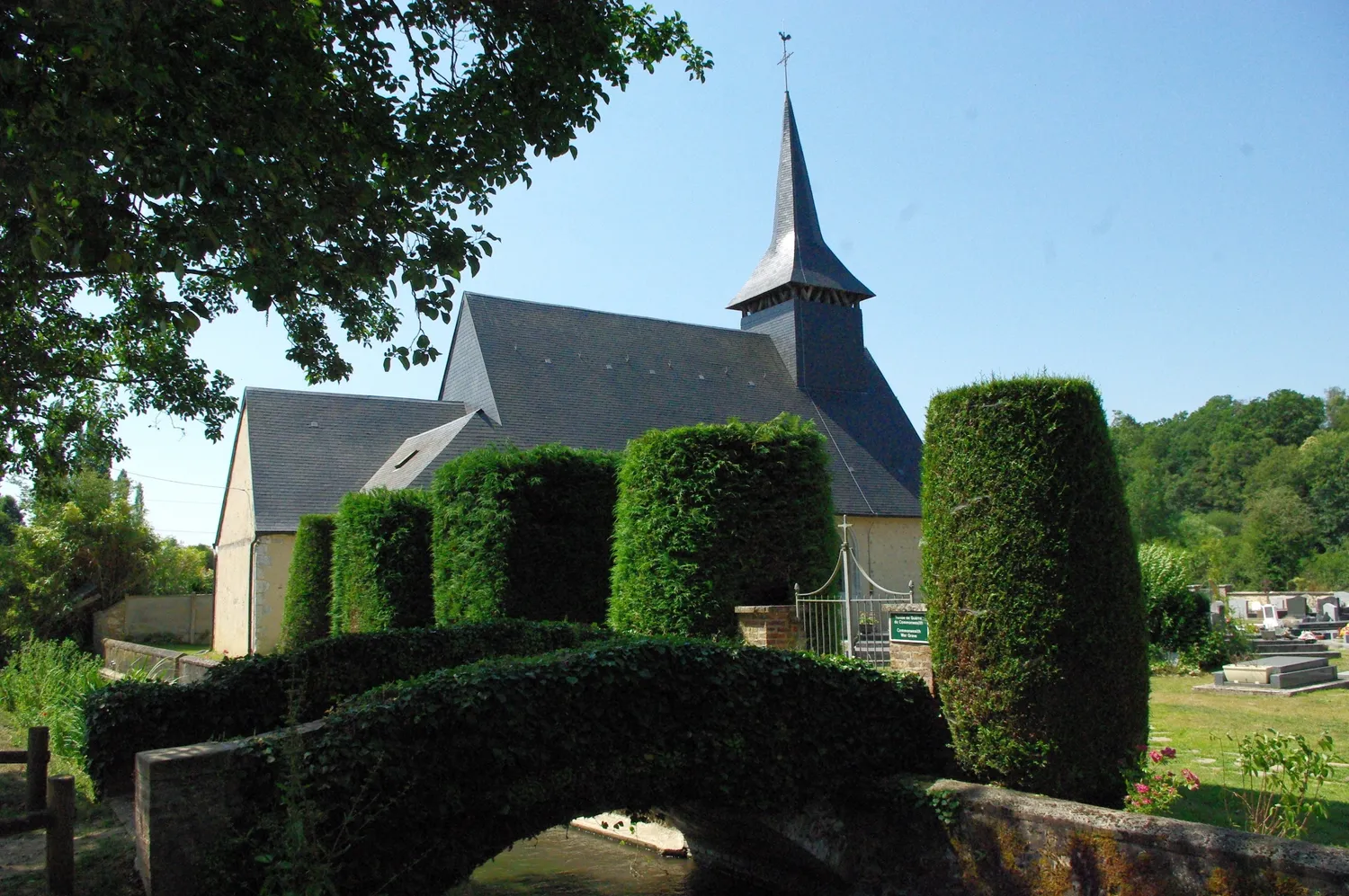 Image qui illustre: Visite libre de l'église à Sylvains-Lès-Moulins - 0