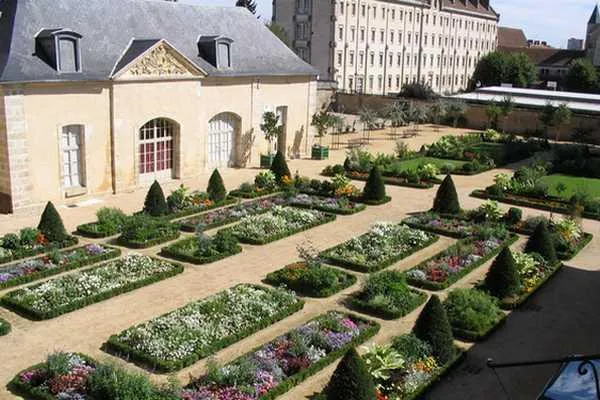 Image qui illustre: Les Jardins De L'orangerie