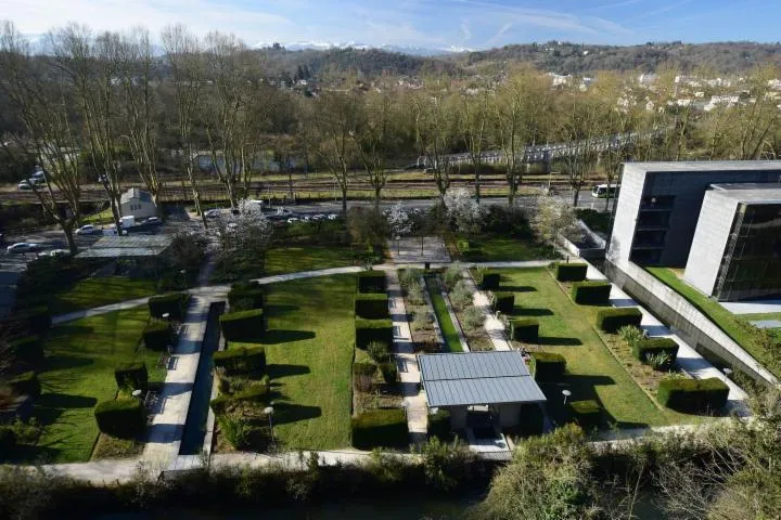 Image qui illustre: Les Jardins Contemporains De L'hôtel Du Département