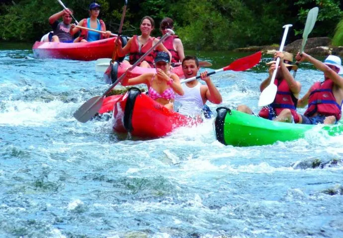 Image qui illustre: Descente Libre Des Gorges De L'herault En Canoe Et Kayak - Canoe La Vallee Des Moulins