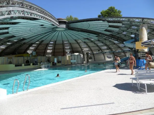 Image qui illustre: Piscine Tournesol