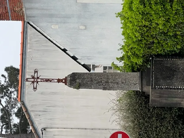 Image qui illustre: Croix Châtre de l'Avenue de la Michelière à Saint-Brevin-les-Pins - 0