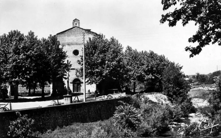 Image qui illustre: Découvrez l'église Saint-Genès lors d'une visite guidée