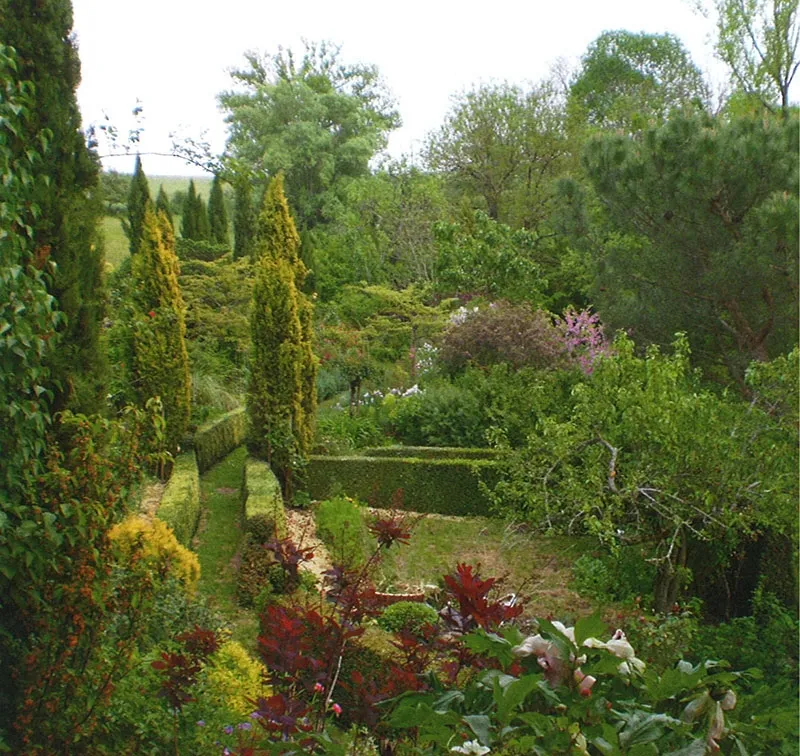 Image qui illustre: Jardin De La Colombie à Brousse-le-Château - 1