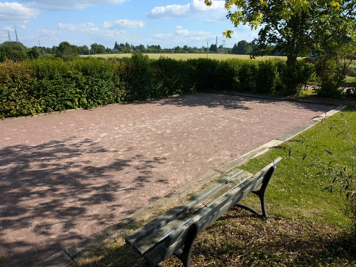 Image qui illustre: Terrain De Pétanque Du Pin à Le Pin - 1