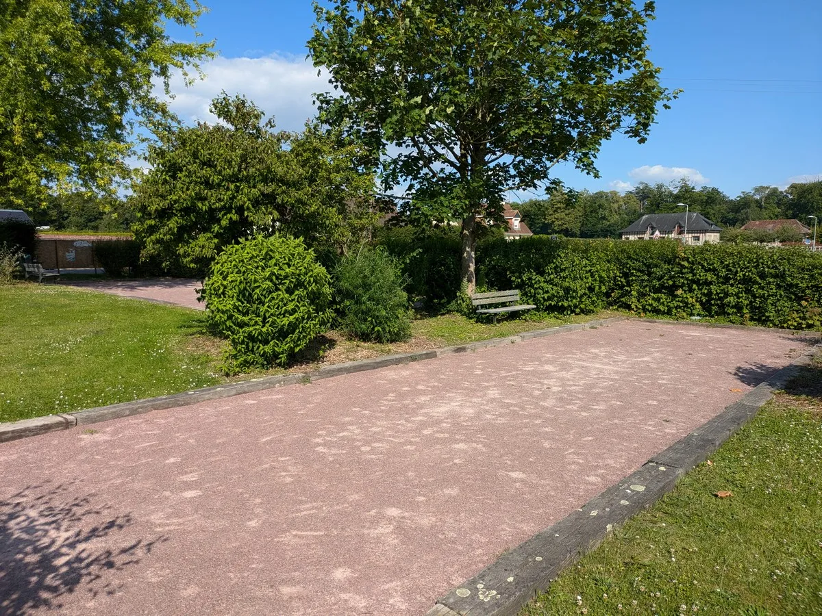 Image qui illustre: Terrain De Pétanque Du Pin à Le Pin - 2