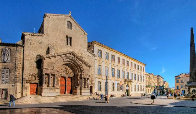 Image qui illustre: Arles Et Ses Églises : Promenade Architecturale Dans Une Cité Provençale