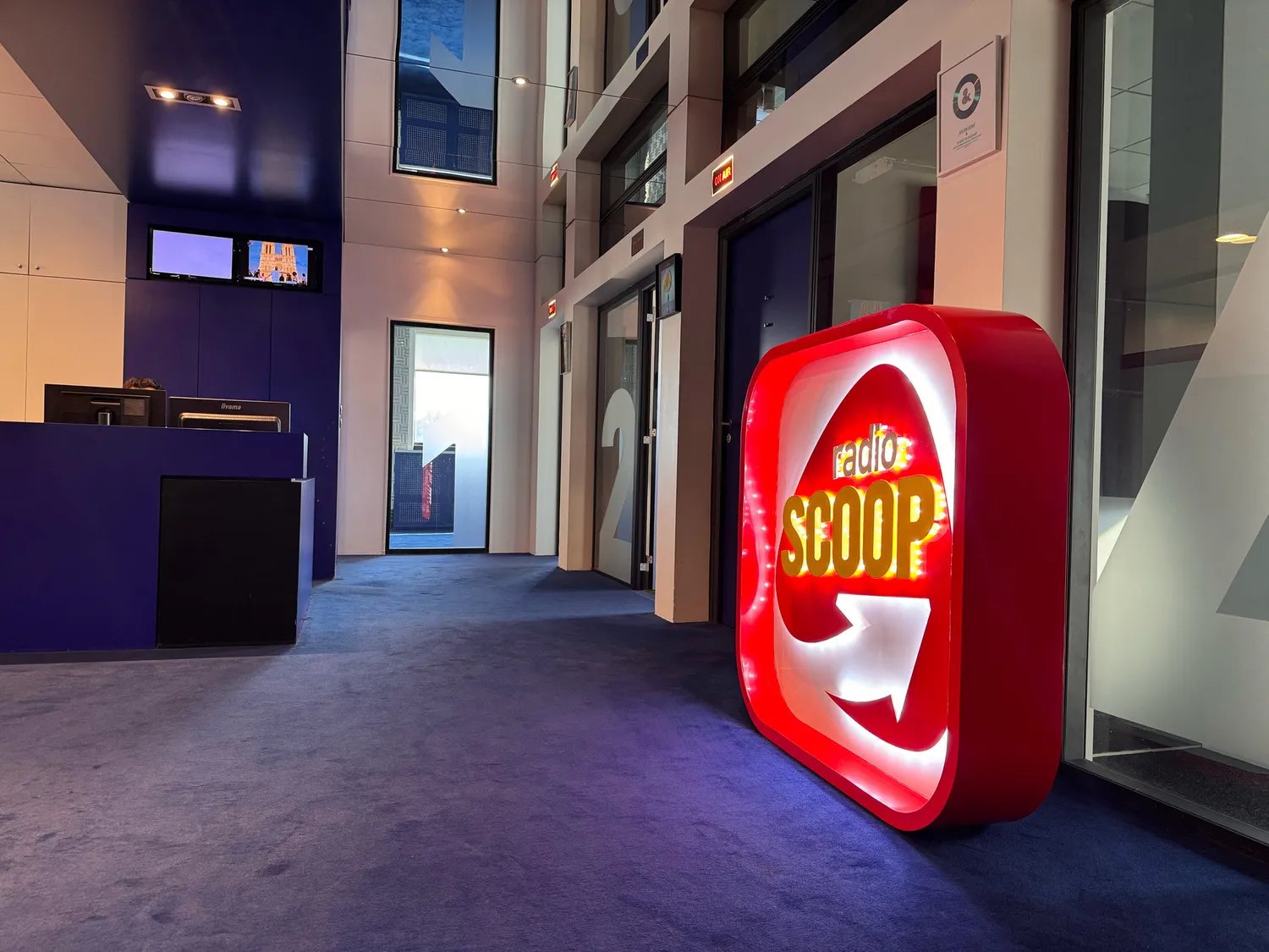 Image qui illustre: Radio SCOOP, visite des studios à Saint-Cyr-au-Mont-d'Or - 0