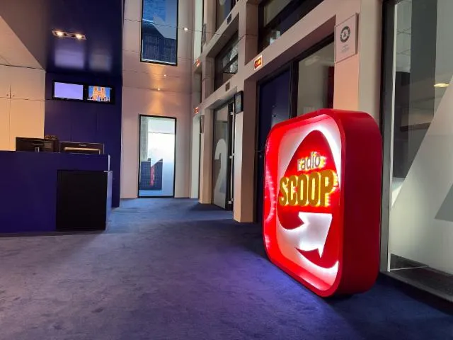 Image qui illustre: Radio SCOOP, visite des studios