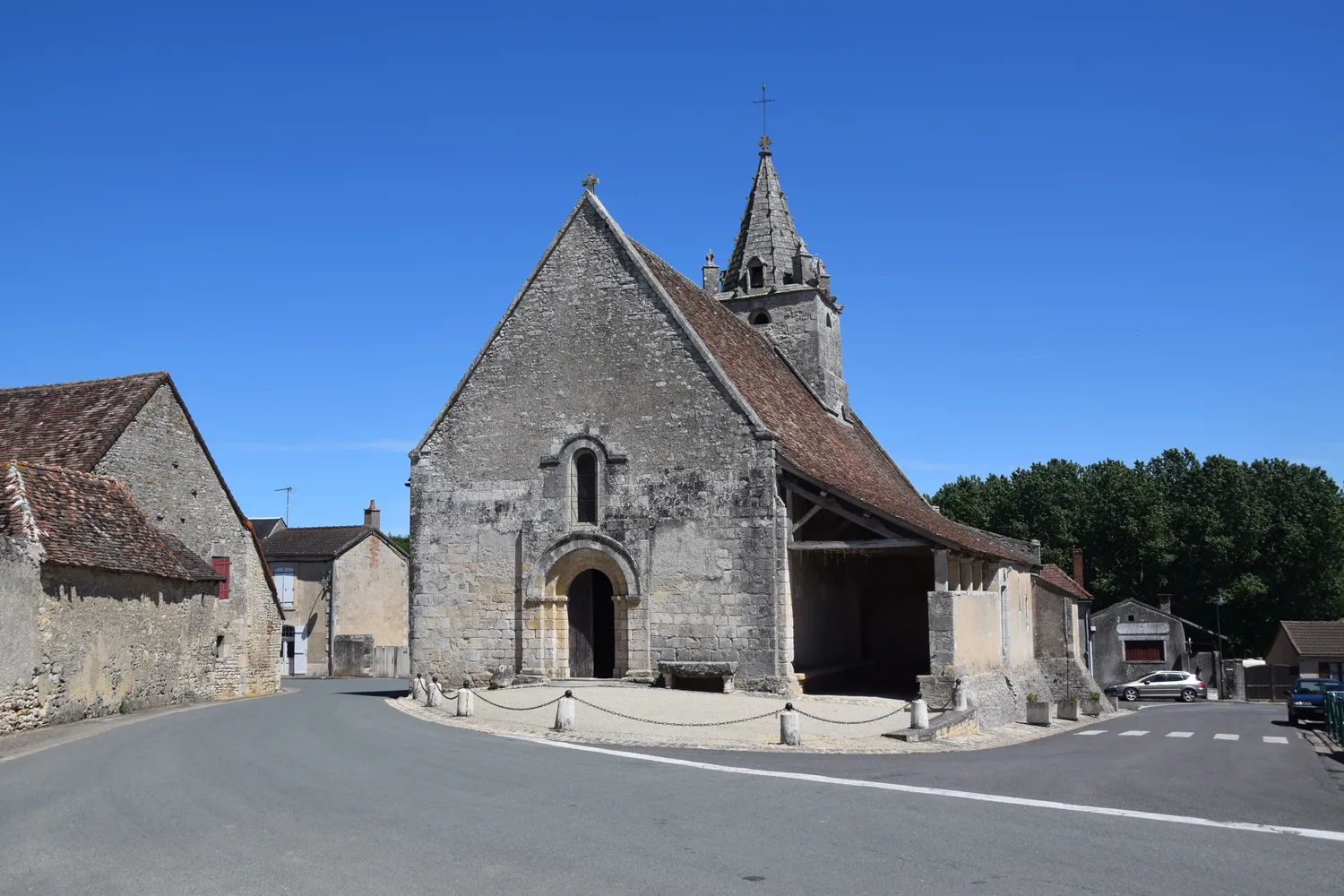 Image qui illustre: Visites guidées de l'église de Saint-Savin et d'Antigny à Saint-Savin - 0