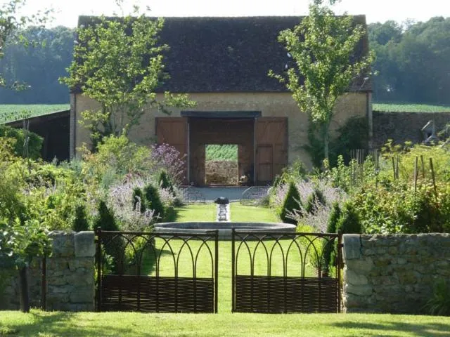 Image qui illustre: Les Jardins Du Montperthuis