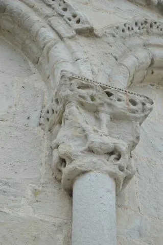 Image qui illustre: Visite libre de l'église Sainte-Livrade et son cloître