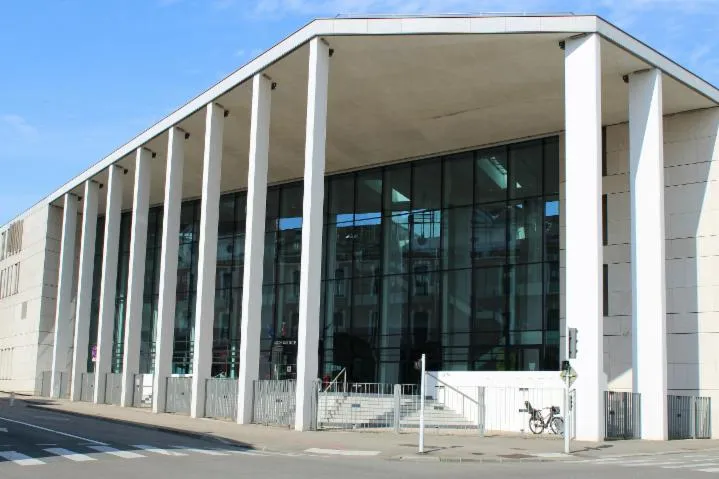 Image qui illustre: Visite commentée du palais de justice de Bourg-en-Bresse