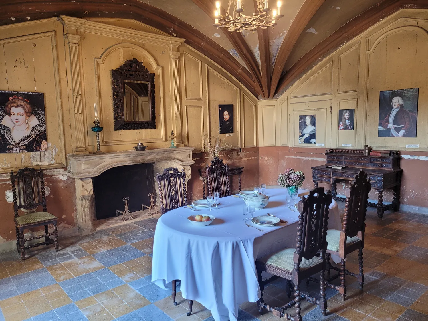 Image qui illustre: Visite libre du château de l'Arthaudière à Saint-Bonnet-de-Chavagne - 0