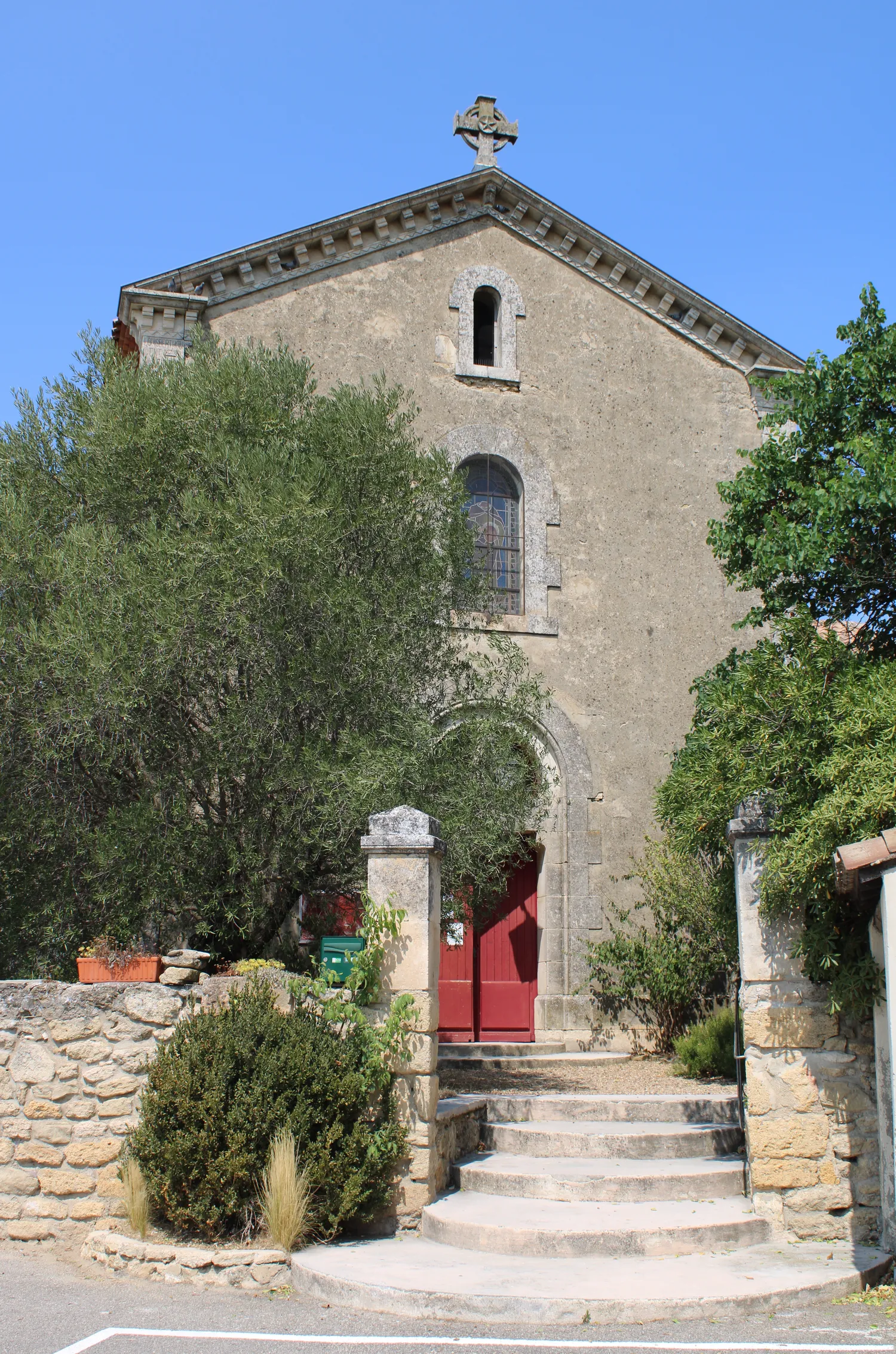 Image qui illustre: Eglise Notre-dame-de-lourdes De Vernègues à Vernègues - 1