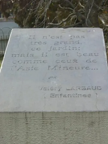 Image qui illustre: Stèle de Valéry Larbaud