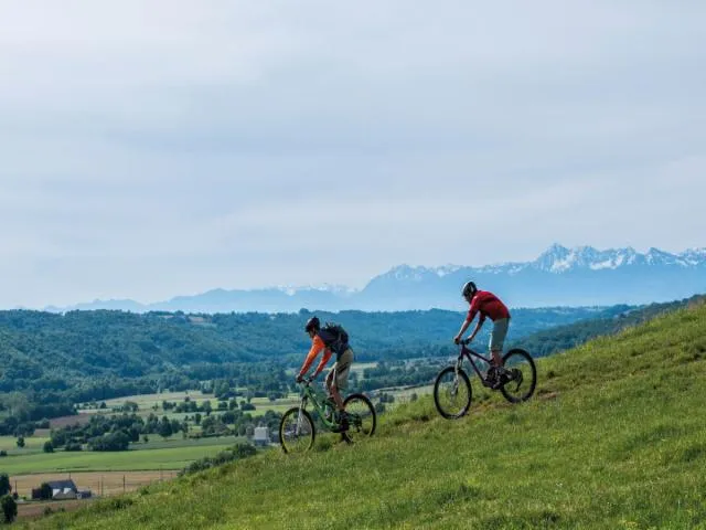 Image qui illustre: Simacourbe : Les Coteaux Du VIC-bilh En Vtt