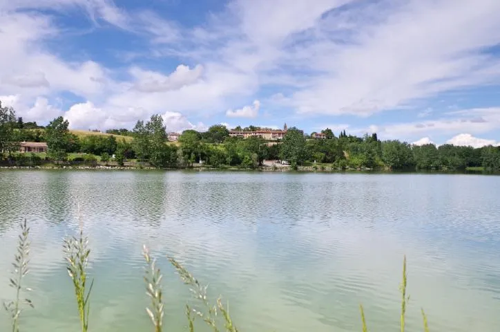 Image qui illustre: Lac De Vallegue