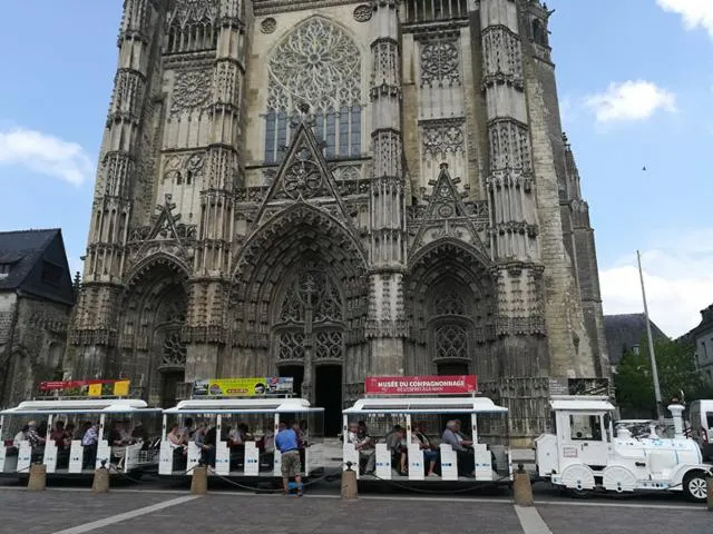 Image qui illustre: Petit Train Touristique De Tours