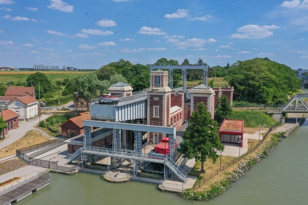 Image qui illustre: Visite théâtralisée de l'Ascenseur à bateaux à Arques - 0