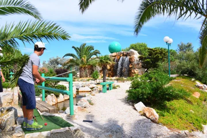 Image qui illustre: Golden Beach Golf