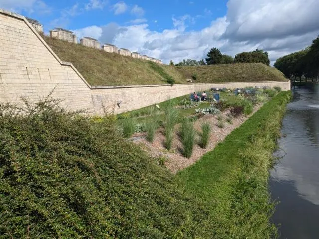 Image qui illustre: Jardin Des Poètes