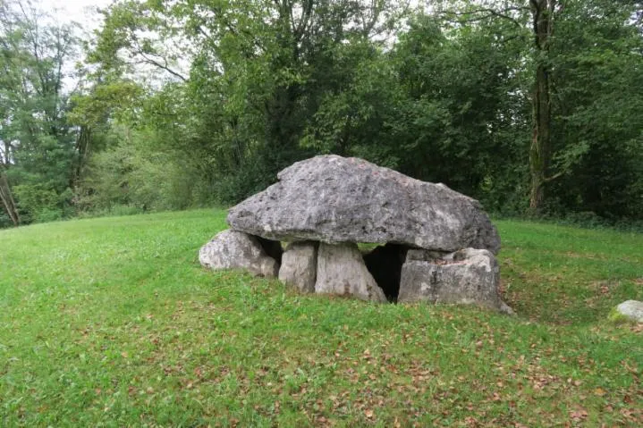 Image qui illustre: Le Tour Du Dolmen En Écomobilité