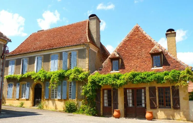 Image qui illustre: Conchez-de-béarn : Entre Architecture Et Vignoble