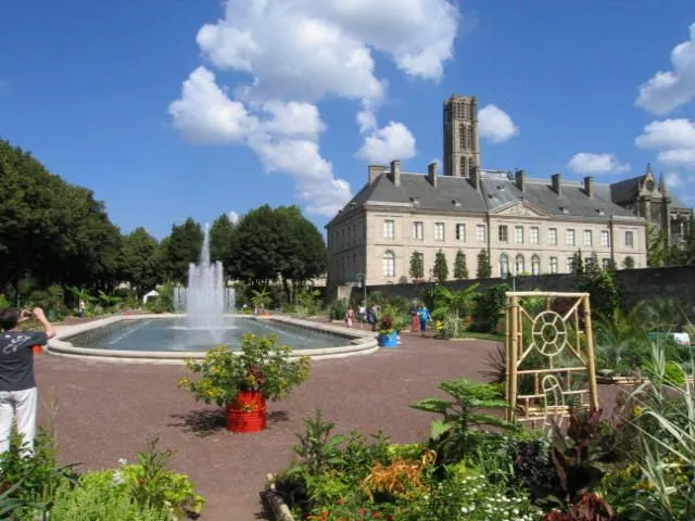Image qui illustre: Parc et jardins de l'Evêché à Limoges - 0